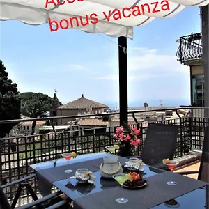 la-petite-maison-taormina.sicilyhotelsitaly.net/